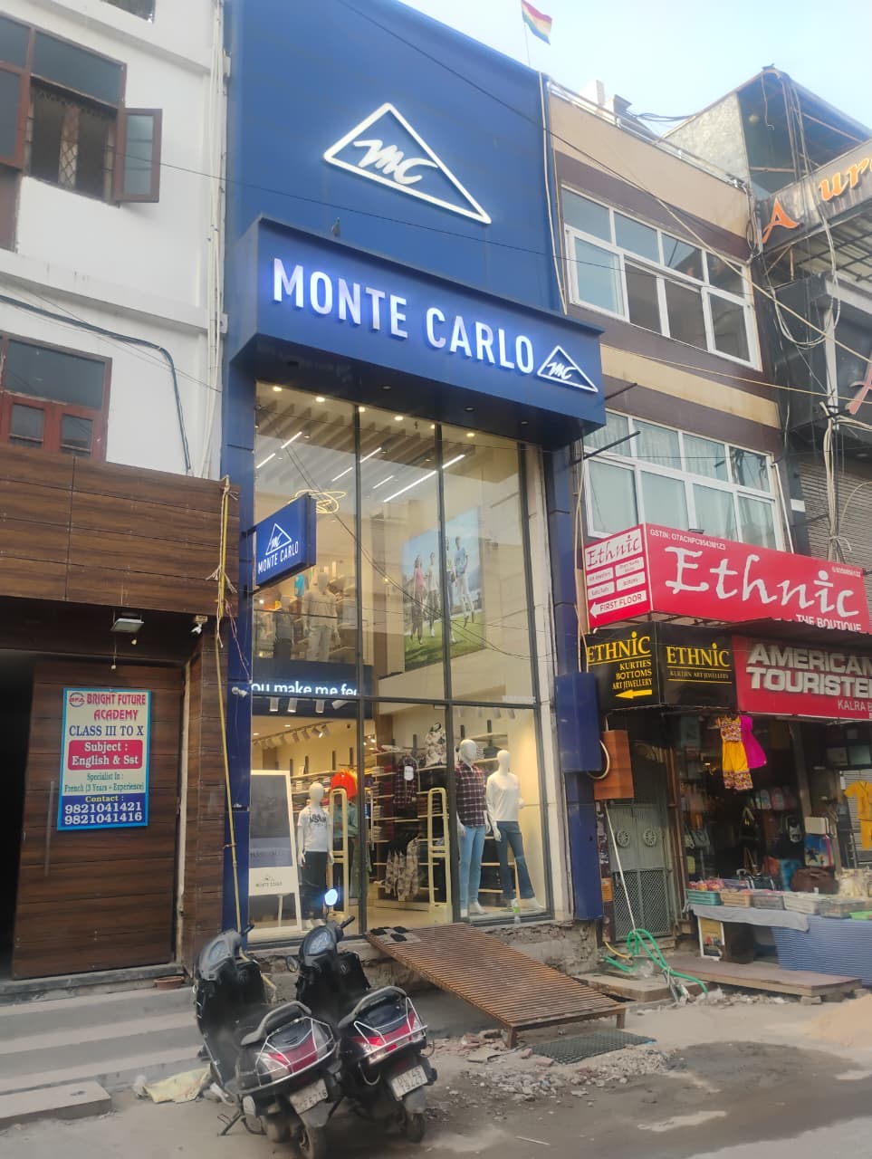 Prime Commercial Property for Sale in Main Lal Quarter Market, Krishna Nagar – ₹13.5 Cr